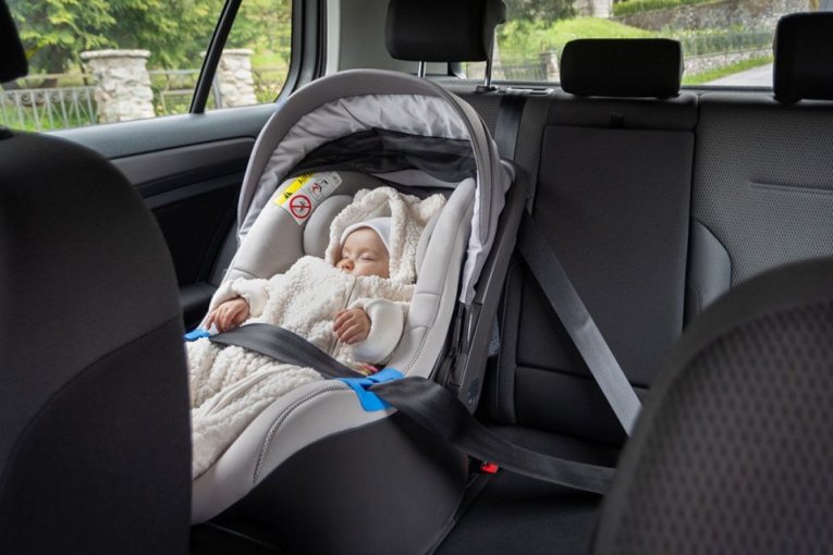 BABY DIED IN CAR: Parents left her without an open window! Police officers felt sick at the sight