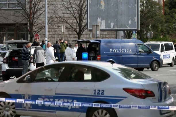 UHAPŠEN MALOLETNIK! Policija ga zaustavila na motociklu, pa pronašla OVO u prtljažniku!
