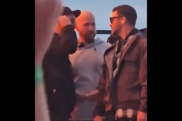 HITNO PREKINUT NASTUP, SKANDAL NA POPULARNOM FESTIVALU! Pevač urla na obezbeđenje, PRETHODNO NAPAO FANOVE! (VIDEO)