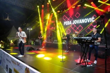 OTVOREN 21. VRNJAČKI KARNEVAL KONCERTOM PEĐE JOVANOVIĆA