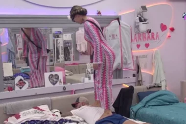 ZVERSKO PONAŠANJE ANELI AHMIĆ: Skočila na Luku, pa počela da ga GAZI - nastao KARAMBOL u spavaćoj sobi!