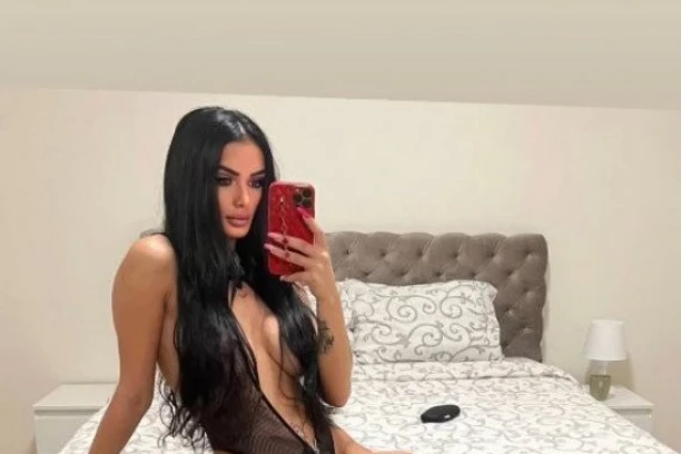 VRELO IZDANJE BIVŠE ZADRUGARKE! Nedavno se porodila, a ima BRUTALNO telo, PADAJU VILICE! (FOTO)