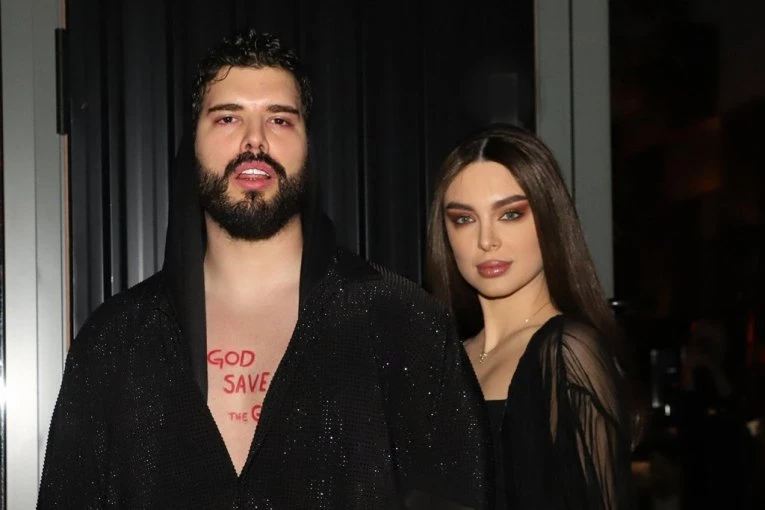 ŠOK-OBJAVA ADAMA ADAKTARA! Slagao da mu je žena TRUDNA, a sad MOLI za peto dete!