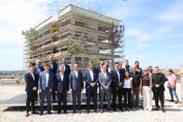 POLOŽEN KAMEN TEMELJAC U KRAGUJEVCU: Počinju radovi za drugu zgradu Inovacionog distrikta!