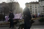 STARIJI MUŠKARAC IZBO DVA MLADIĆA NOŽEM: Haos u centru grada, ranjeni momci završili u bolnici