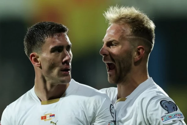 SADA JE SVE ZAVRŠENO: Srpski reprezentativac predstavljen u novom klubu!