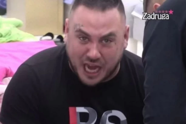 JEZIVO I SRAMNO! Prostak Filip Car PRETI novinarima Republike - hvali se kako je hteo da BIJE UREDNIKA! Dokazi crno na belo (FOTO)