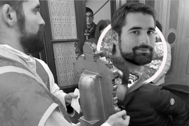 "PAMTIĆEMO SVAKI TVOJ SMEH I ŠALU, UVEK SI BIO UZ NAS": Vernici se oprostili od mladog sveštenika koji se ubio