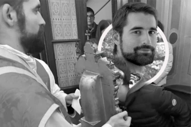 "PAMTIĆEMO SVAKI TVOJ SMEH I ŠALU, UVEK SI BIO UZ NAS": Vernici se oprostili od mladog sveštenika koji se ubio