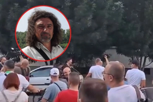 PO VOKACIJI NUDISTA, PO PRIRODI NASILNIK! Ovo je predvodnik napada na kuću Vučevića: Dirigovao neredima i haosom (VIDEO)