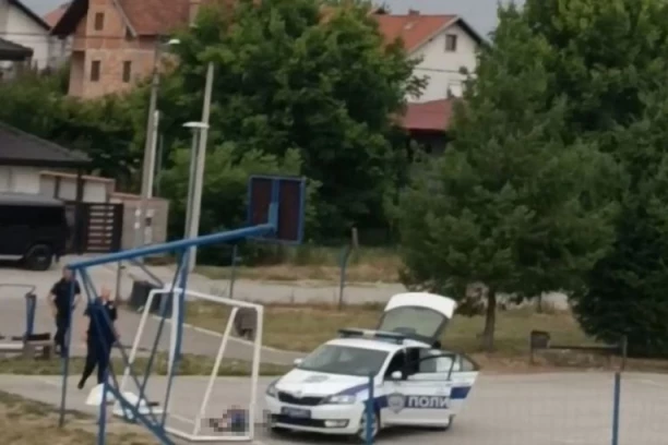 SAZNAJEMO! Telo mladića pronađeno na terenu u Batajnici, policija na licu mesta! (FOTO)