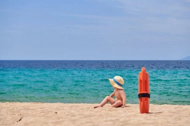 IZDATO UPOZORENJE ZA SVE KOJI LETUJU U GRČKOJ! Posebno važi za ovu plažu: "ČUVAJTE SVOJU DECU"