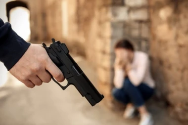 SVEKAR NA VENČANJU UPUCAO SNAJU KRISTINU U GLAVU! Nesrećna žena preminula na licu mesta, a svi su se šokirali MOTIVOM UBISTVA