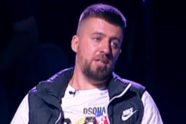 KORDA U STRASTVENOM NALETU SA MISTERIOZNOM CRNKOM: Isplivao ZABRANJENI snimak njegove VRELE akcije - Ana nije spremna za ovo! (GALERIJA)