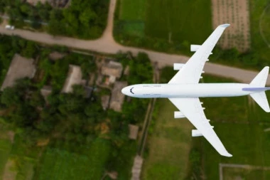 EKSPLOZIJA U AVIONU SA 180 PUTNIKA! Vrištali od straha, hitna pomoć i vatrogasci stigli za tili čas na PISTU!