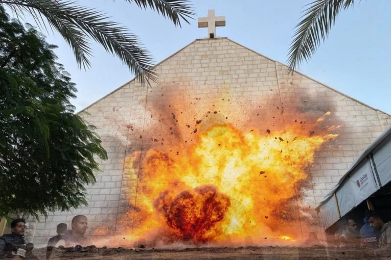 IMA POGINULIH, GAĐANA JEDINA HRIŠĆANSKA CRKVA: Među povređenima i papin poznanik