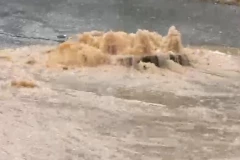 VODA NARODU DO ČLANAKA, OGROMNU ŠTETU PRETRPELI I USEVI! Snažno nevreme napravilo haos u selu kod Trstenika! (VIDEO)