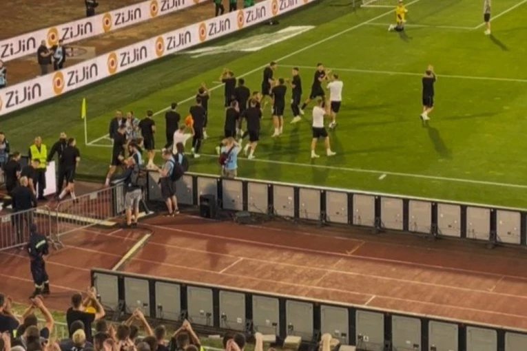 HUMSKA JE ZAISTA ZAGRMELA: Navijači spektakularno dočekali fudbalere Partizana! (VIDEO)