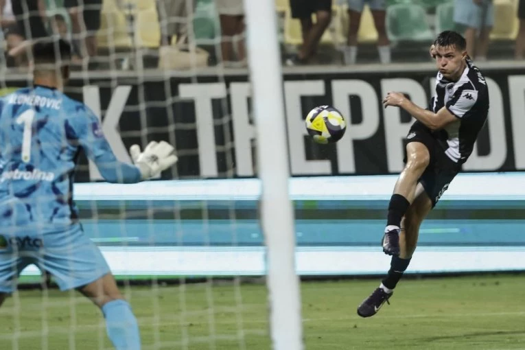 BURAN PUT FUDBALERA PARTIZANA: Od tik tok skandala, do transfera u Milan (FOTO)