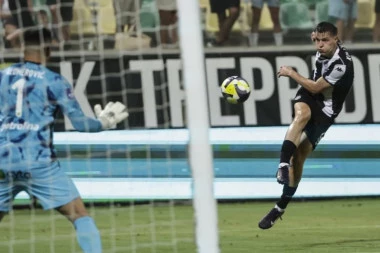 IGRAČ PARTIZANA DAO GOL, PA POČEO DA PUCA PO PUBLICI: Iza svega se krije JAKO TUŽNA PRIČA!