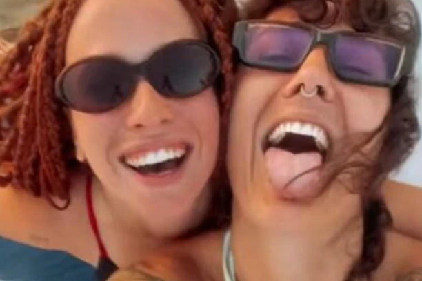 NAŠA PEVAČICA POKAZALA DEVOJKU - Nakon RASKIDA sa DEČKOM okrenula NOVI LIST, pa prešla na ŽENE! (VIDEO)