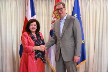 ČVRSTO VERUJEM U NASTAVAK SARADNJE SA UK! Vučić nakon sastanka sa Karen Pirs: "Razmenili smo mišljenja o evropskom putu Srbije"