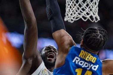 BOMBA NA MALOM KALEMEGDANU: Crveno-beli sve jači - Zvezda Meriridianbet ZAKLJUČALA REKET!