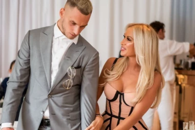 ARNAUTOVIĆ NA MARAKANU NE STIŽE SAM: Ona mu je rodila DVE ĆERKE, a izgleda kao prava BOMBA! (FOTO)