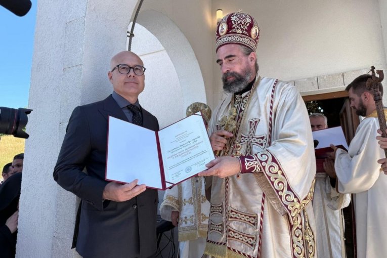 VUČIĆ DOBIO MEDALJU SVETOG VELIKOMUČENIKA GEORGIJA PRVOG STEPENA! Vučević je primio umesto predsednika