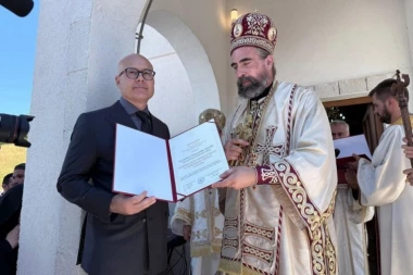 VUČIĆ DOBIO MEDALJU SVETOG VELIKOMUČENIKA GEORGIJA PRVOG STEPENA! Vučević je primio umesto predsednika