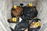 UHAPŠENI SA SKORO 60 KILOGRAMA DROGE I DVA PIŠTOLJA! Otkriven narko-bunker u Beogradu - EVO KAKO SU SE BRANILI! (FOTO, VIDEO)