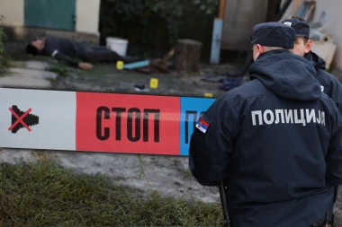 UBIJEN ODBORNIK DEMOKRATSKE STRANKE SRBIJE! Zlatana Bećića zaklao sin jedinac na kućnom pragu, zadao mu 40 uboda po telu! POLICAJCI MLADIĆA TADA PENDRECIMA SKINULI SA OCA!