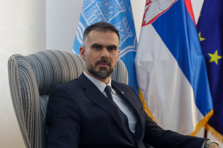 OVO JE BIO POTEZ OČAJNIKA! Mićin izrazio zabrinutost zbog situacije u Novom Pazaru: Napadi na policiju nedopustivi