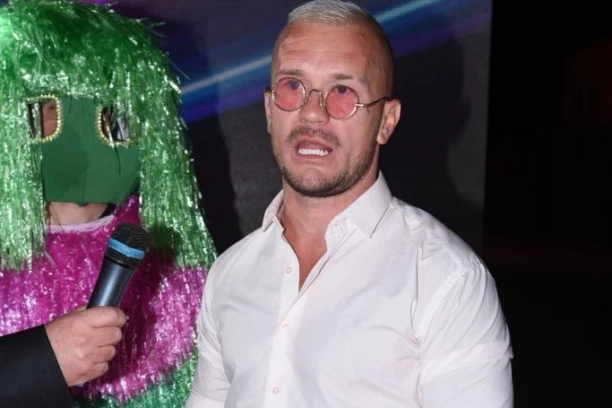 UHAPŠEN?! MUNJEZ IZA REŠETAKA: Objavio ZABRINJAVAJUĆU sliku - evo o čemu se radi! (FOTO)