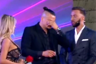 NAGLI PREKID FINALA ELITE! Terzi POZLILO, u Šimanovcima se prolomio njegov VRISAK kad je ugledao ćerkicu Barbaru! (FOTO)