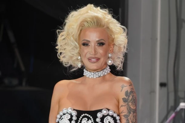 DUŠICI JAKOVLJEVIĆ STIGLA PORUKA OD NEPOZNATE OSOBE: Voditeljka "Elite" ostala u ŠOKU, pa HITNO REAGOVALA! (FOTO)