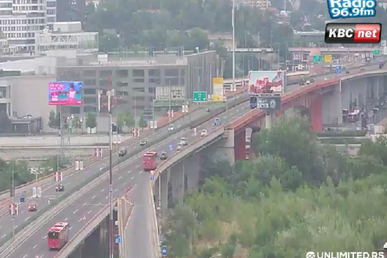 UKLONJENE BLOKADE, SAOBRAĆAJ SE ODVIJA NORMALNO! Beogradod jutroa prohodan!