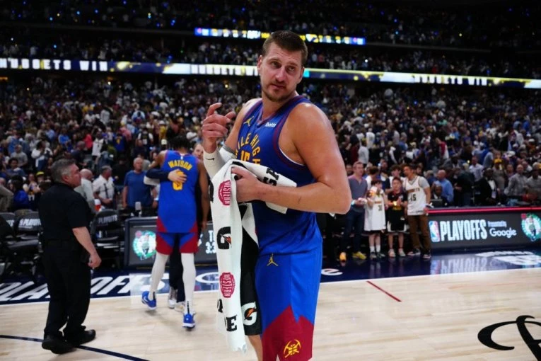 JOKIĆ OTVORIO ŠAMPANJAC, PA NAPRAVIO ŠOU ZA PAMĆENJE: Evo kako Srbin slavi njemu NAJVAŽNIJU pobedu!