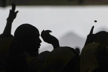 PREMINUO "USPAVANI PRINC": Kraljevska porodica zavijena u crno