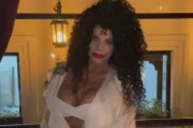 LIDIJA VUKIĆEVIĆ U NIKAD VRELIJEM IZDANJU! Eksluzivne fotografije sa proslave 63. rođendana atraktivne glumice! (FOTO, VIDEO)