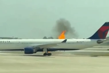 VAŠINGTON U STANJU UZBUNE! Bomba u avionu, svi letovi otkazani?! (FOTO, VIDEO)