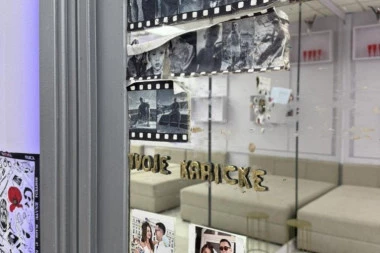 DA LI JE OVO NAJTUŽNIJI PRIZOR KOJI SMO MOGLI DA ZATEKNEMO?! Fanovi u neverici, fotografije iz Bele kuće UTERUJU JEZU U KOSTI! (VIDEO)