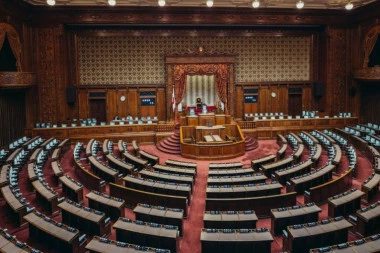 UKINUTE PRIVILEGIJE BIVŠIM PREDSEDNICIMA I PREMIJERIMA: Vlada donela neverovatnu odluku i spustila bivše vođe NA ZEMLJU