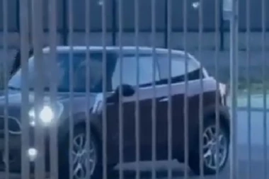 ŠTA SE DESILO GASTOZU NAKON ŽURKE?! Pojavio se snimak sa KAMERE, uhvaćen na delu - evo sa kim je otišao kući! (VIDEO)