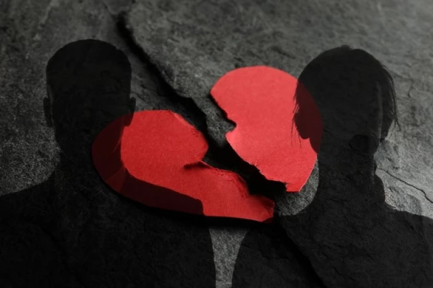 RAZVEO SE NAŠ POZNATI REPER! Njegova supruga se HITNO OGLASILA: Gledajte svoja posla!