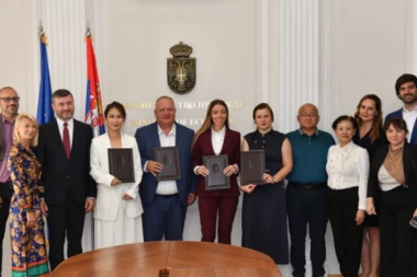 OTVARA SE 2.800 NOVIH RADNIH MESTA: Ministarka Adrijana Mesarović potpisala ugovor sa svetski priznatom kompanijom! (FOTO)