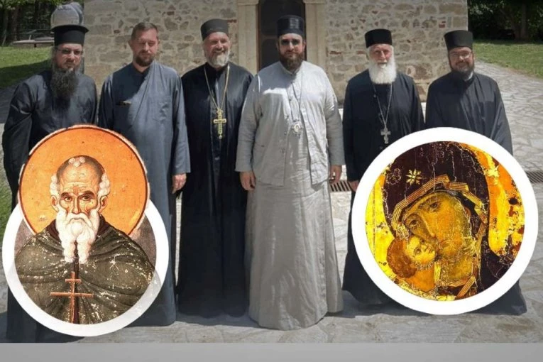 PO ZAPOVESTI BOGORODICE IZ KAMENA JE POTEKAO IZVOR KOJI I DANAS OKREPLJUJE MONAHE I HODOČASNIKE NA SVETOJ GORI: Čudesna beseda vladike Nektarija u Starom Hopovu