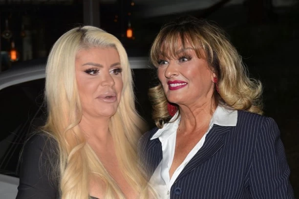 AU! Dara Bubamara PONIZILA stariju koleginicu pred kamerama!