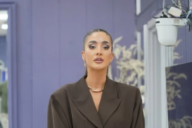 ANĐELA ĐURIČIĆ IMALA HITNU INTERVENCIJU NA LICU! Pogledajte šta je uradila, FANOVIMA PALE VILICE! (FOTO)