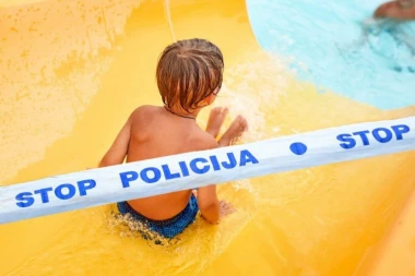 NEVIĐENA TRAGEDIJA: Dete palo sa vodenog tobogana i preminulo! Svi na bazenu su plakali od muke